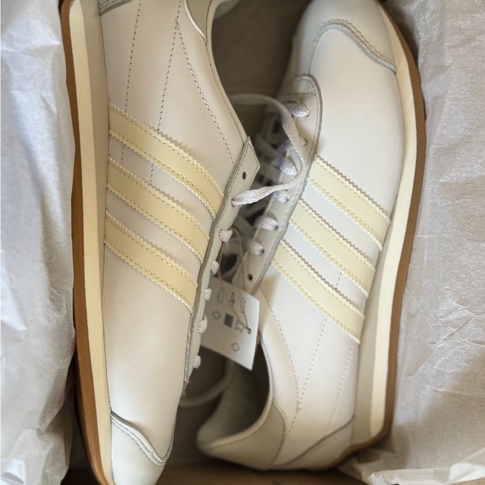 Adidas Originals Country OG White Sneakers NWT and Box, Never Worn.